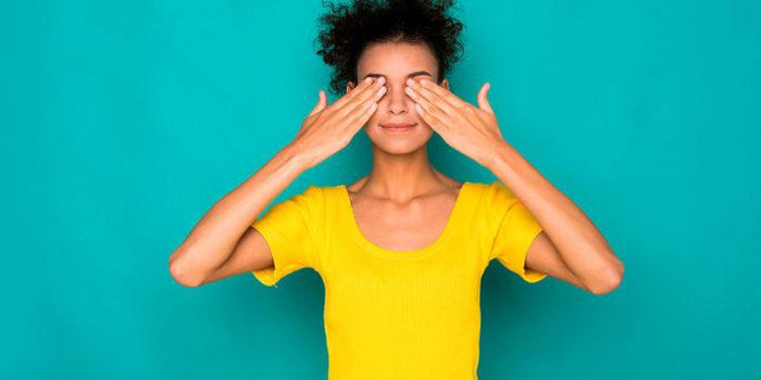 5 objetos que manipulas a diario y pueden estar enfermando tus ojos-Ópticas Lafam