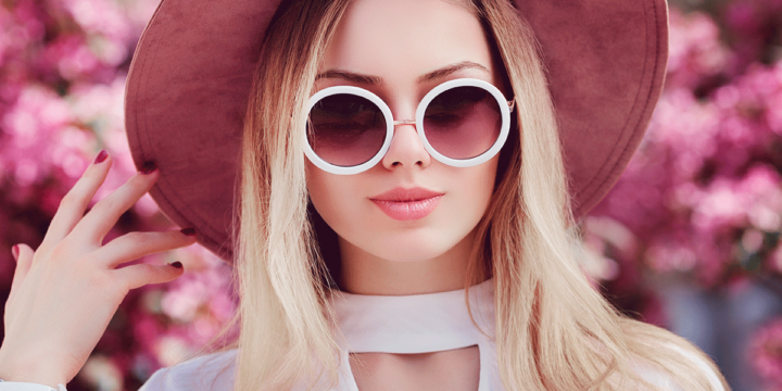 Outfits y gafas para mujeres aprende a combinarlas con estilo Opticas Lafam